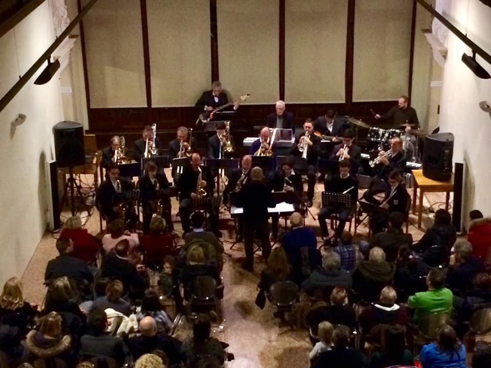 Tra Natale e Capodanno C’è di Mezzo la Filarmonica (2018)